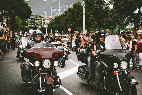 黑色和红色的旅行摩托车 · 免费素材图片
