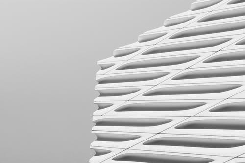 白色和棕色木制梳妆台 · 免费素材图片