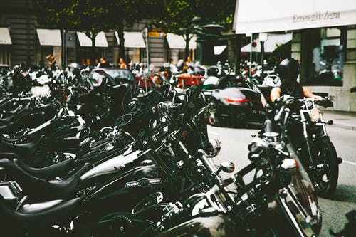 停放的摩托车 · 免费素材图片