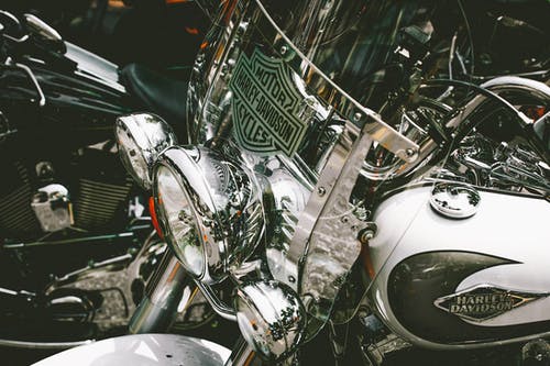 黑色和银色旅行摩托车 · 免费素材图片