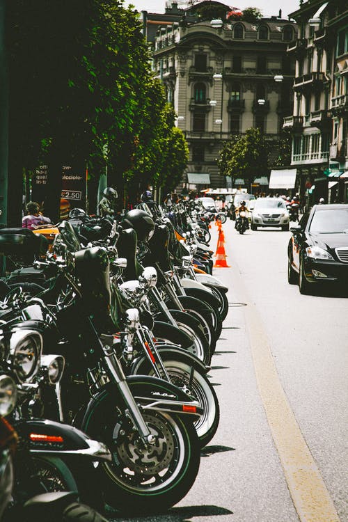 停泊的巡洋舰摩托车 · 免费素材图片