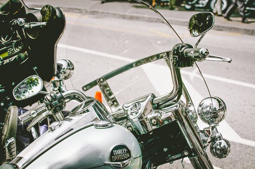 哈雷戴维森摩托车的特写照片 · 免费素材图片