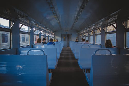 里面的火车 · 免费素材图片
