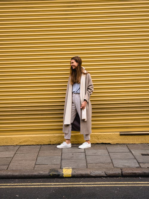 白色和灰色金属框 · 免费素材图片