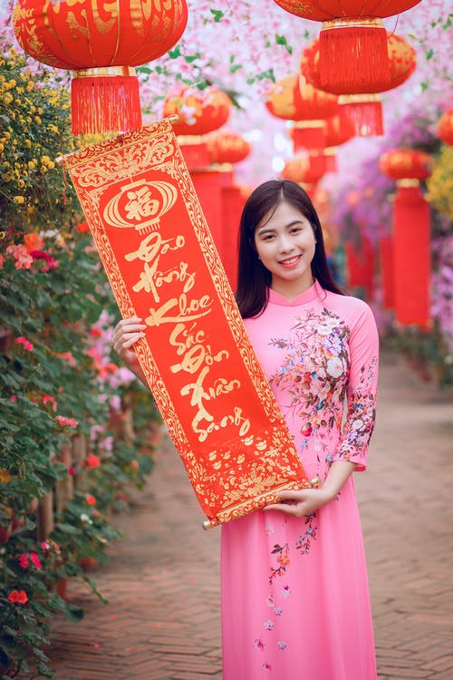 穿花裙子的女孩的照片 · 免费素材图片