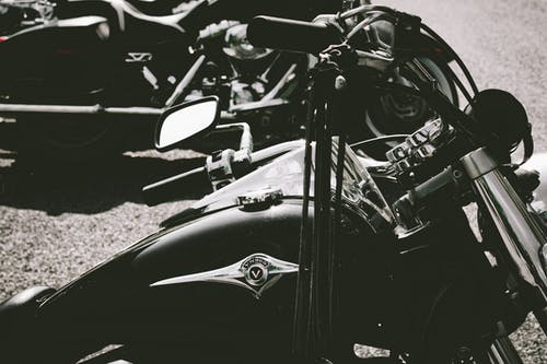 黑色和白色rc直升机 · 免费素材图片