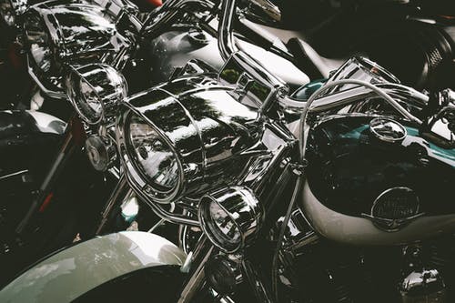 黑色和银色旅行摩托车 · 免费素材图片