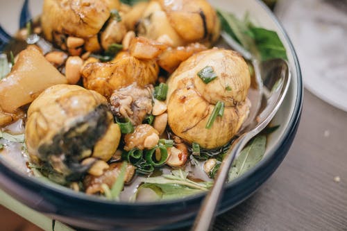 煮鸡蛋的特写摄影 · 免费素材图片