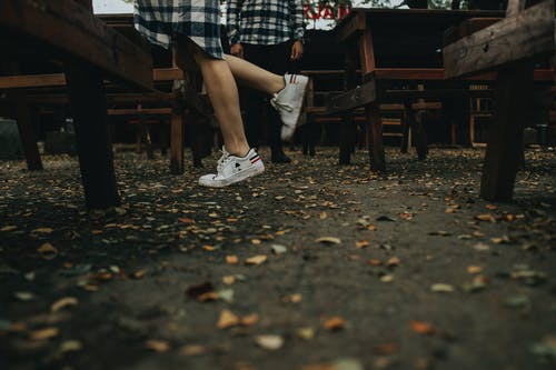 人穿运动鞋的照片 · 免费素材图片