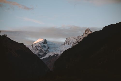 黎明时雪山的照片 · 免费素材图片