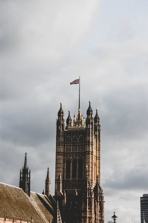 低角度摄影与英国国旗的城堡 · 免费素材图片