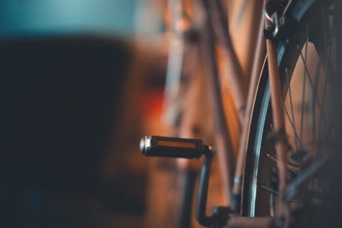 自行车踏板的选择性聚焦摄影 · 免费素材图片