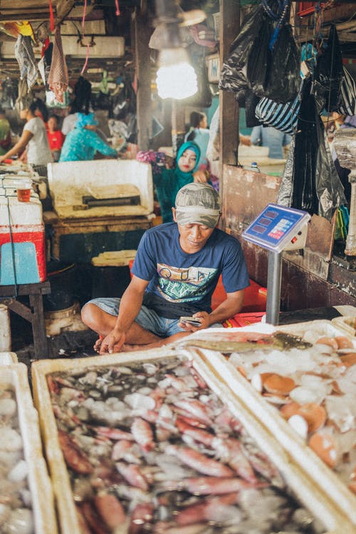 海鲜市场的人 · 免费素材图片