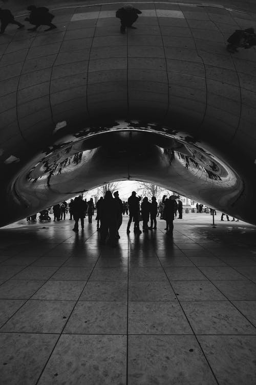 在芝加哥云门底下的人 · 免费素材图片