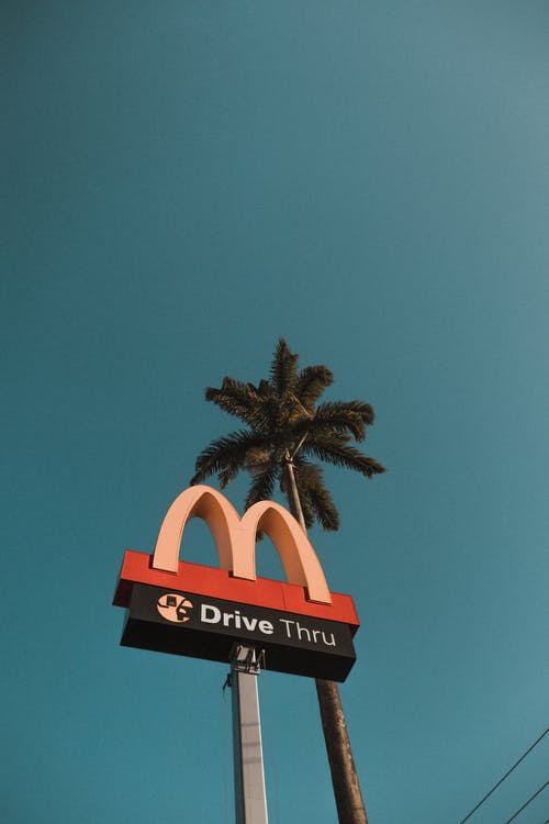 麦当劳通道路标 · 免费素材图片