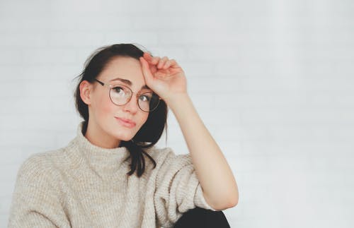 女人穿的毛衣的照片 · 免费素材图片