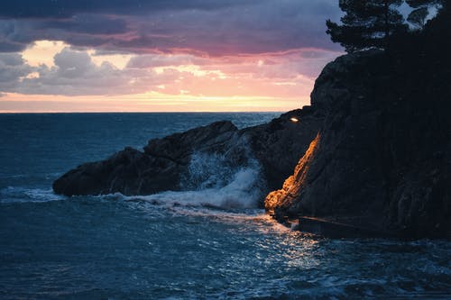 海边的黑山悬崖 · 免费素材图片