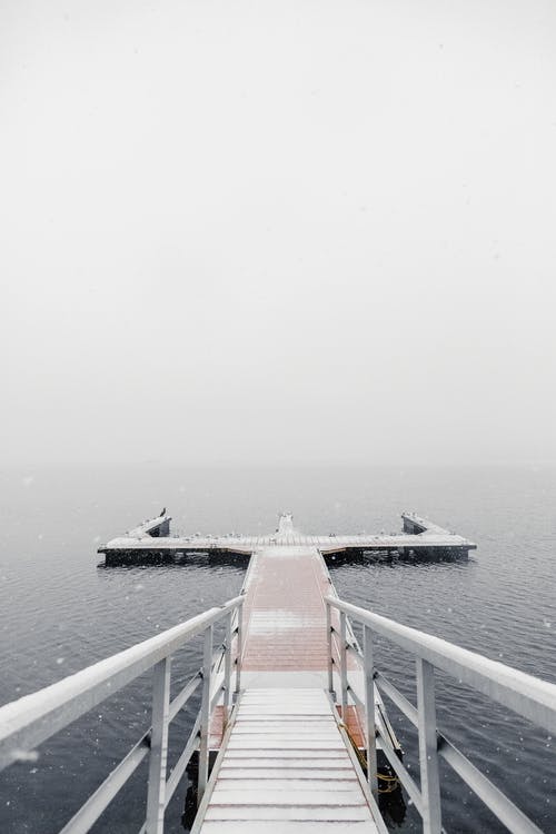 雾蒙蒙的码头 · 免费素材图片