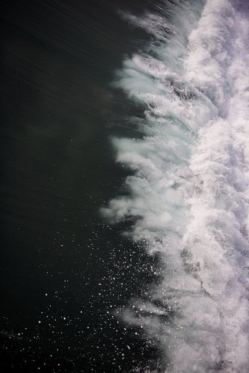 海浪撞击的照片 · 免费素材图片
