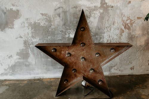 棕色金属星装饰 · 免费素材图片