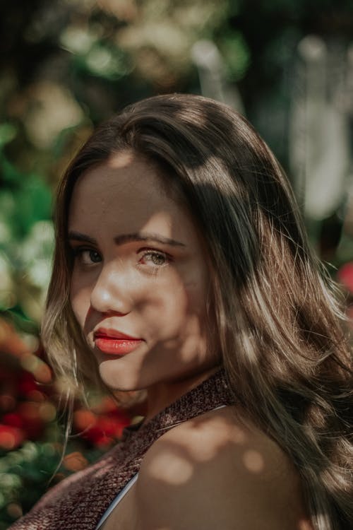 女人的选择性聚焦摄影 · 免费素材图片