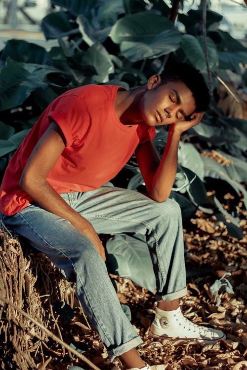 穿红色衬衫的男人的照片 · 免费素材图片