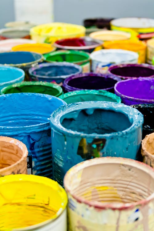 各种颜色的油漆桶 · 免费素材图片