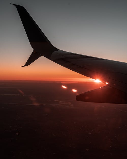 日落期间的飞机 · 免费素材图片