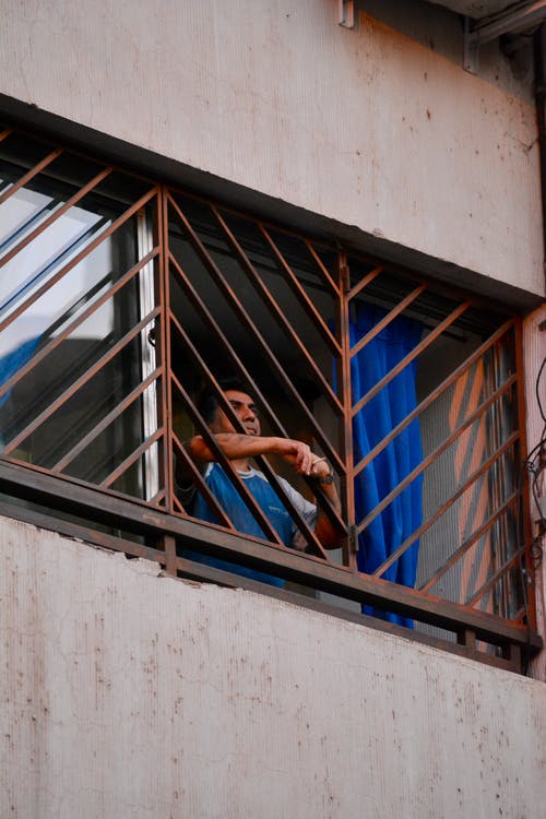 大楼内的人 · 免费素材图片