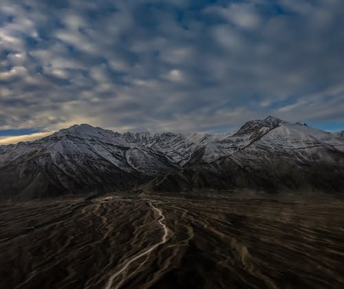 多云的天空下的落基山自然摄影 · 免费素材图片