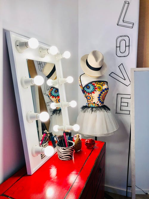 矩形白色和灰色化妆镜近身形 · 免费素材图片