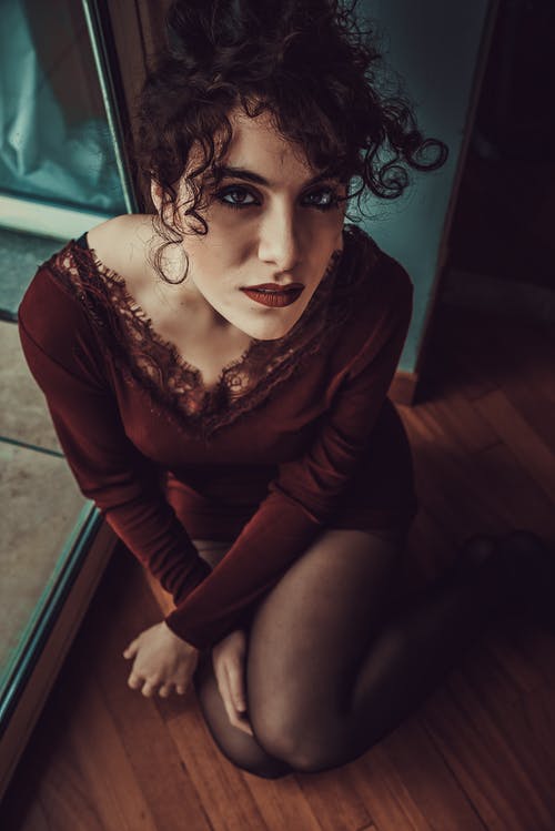 女人穿裙子 · 免费素材图片