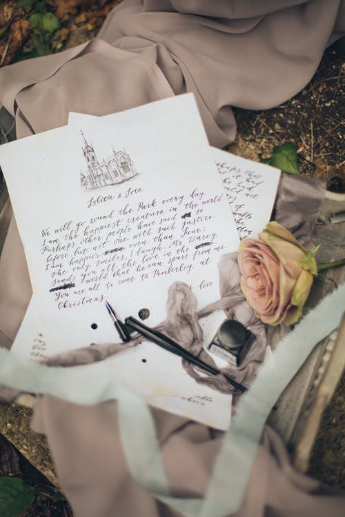 白色打印机纸 · 免费素材图片