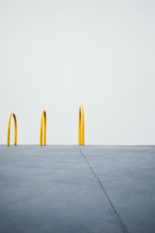 三种黄色电弧金属 · 免费素材图片