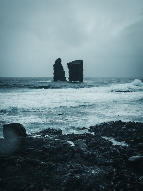 海洋黑岩 · 免费素材图片