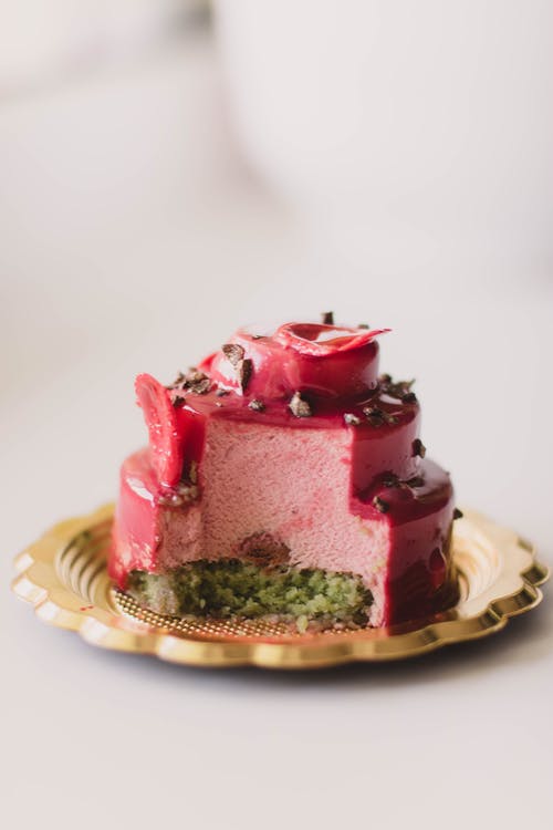 切片草莓蛋糕 · 免费素材图片