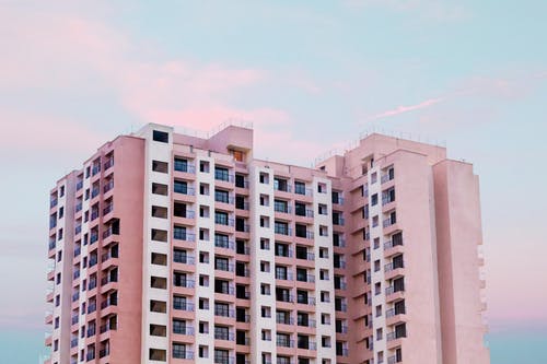 粉红和白色建筑 · 免费素材图片
