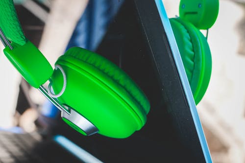 绿色耳机 · 免费素材图片