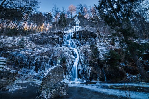 水瀑布景观 · 免费素材图片