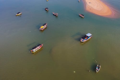 空中射击的船 · 免费素材图片