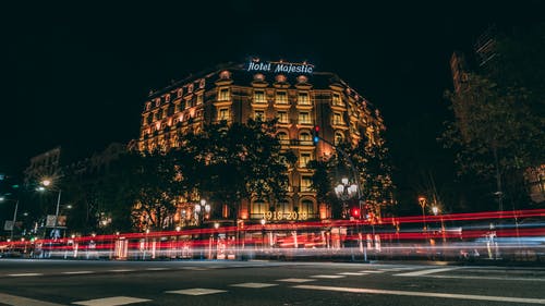 夜间酒店照片 · 免费素材图片