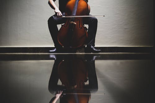大提琴演奏的人 · 免费素材图片