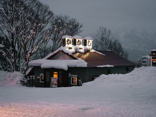 积雪覆盖的建筑物的照片 · 免费素材图片