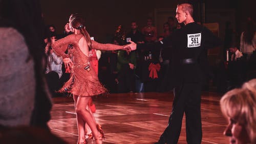 男人和女人跳舞 · 免费素材图片