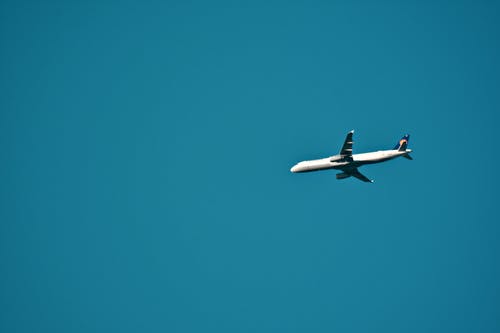 白色飞机 · 免费素材图片