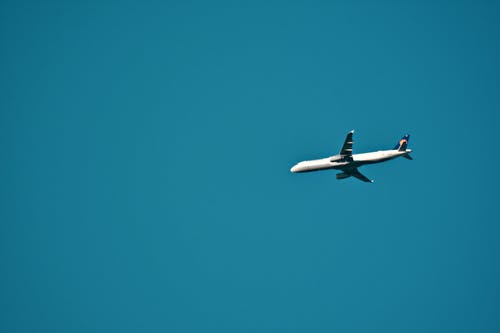 白色飞机 · 免费素材图片