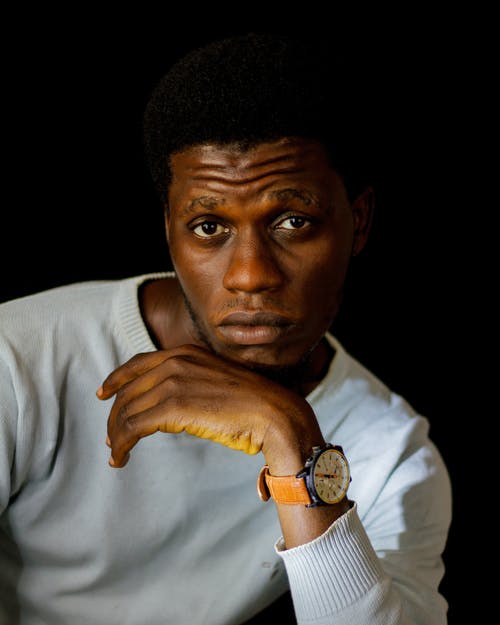 白毛衣的男人 · 免费素材图片