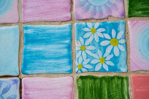 白色和黄色的花画 · 免费素材图片