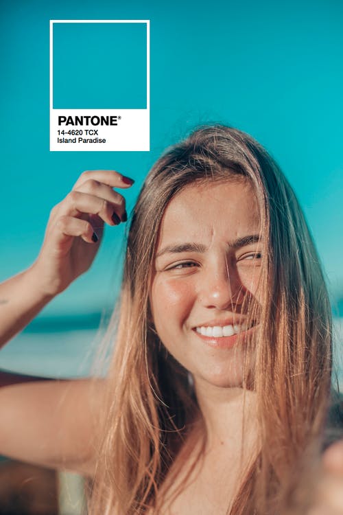 Pantone颜色文本overla的棕色头发的女人 · 免费素材图片