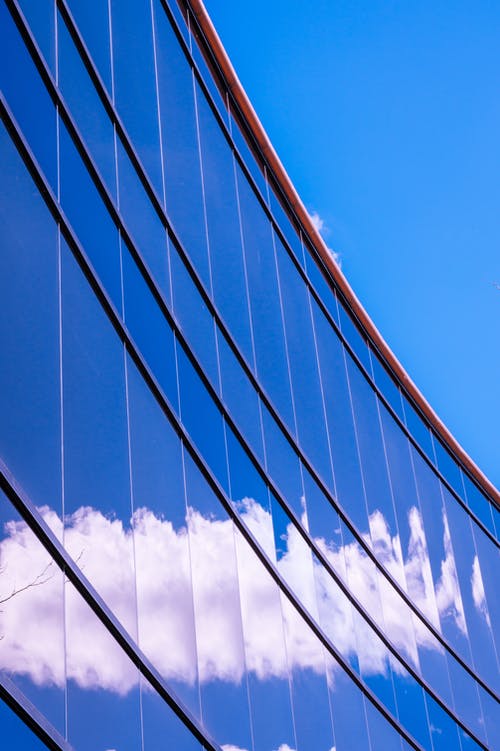 棕色和蓝色玻璃大厦 · 免费素材图片